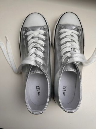 Zapatillas estilo Converse con plataforma