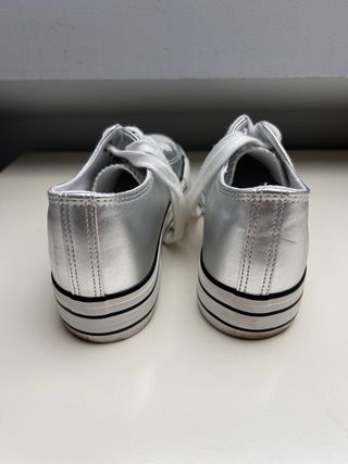 Zapatillas estilo Converse con plataforma