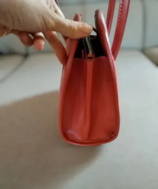 Borsa rigida Zara rosa a mano e tracolla