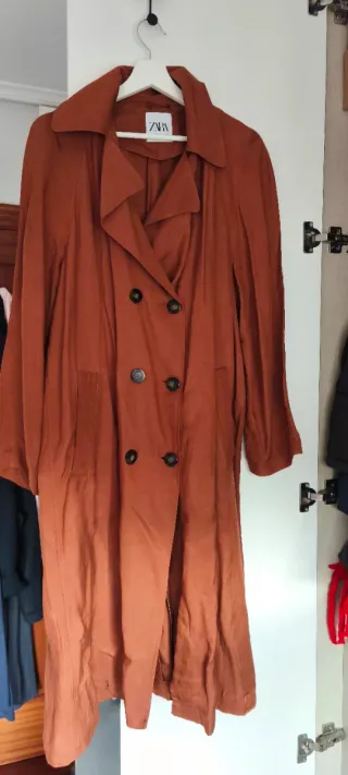 Gabardina Zara color caldera