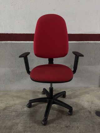 Silla de oficina ergonómica roja