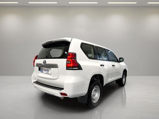 Toyota Land Cruiser 2.8 D-4D GX 7 plazas