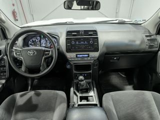 Toyota Land Cruiser  2.8 D-4D GX 7 plazas