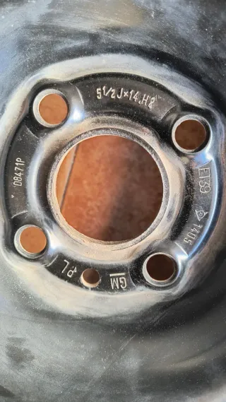 Llantas Opel Astra 14 con tapacubos originales