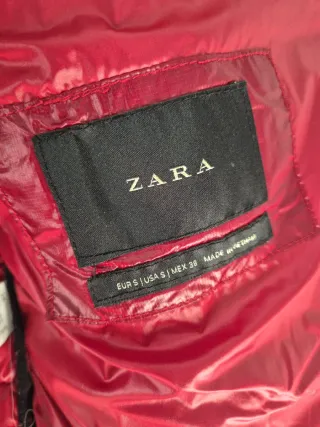 Bomber roja con capucha