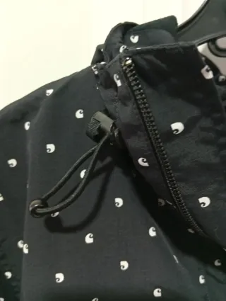 Abrigo Carhartt Negro Estampado con logos