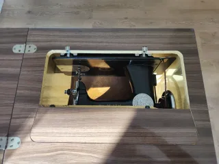 Máquina de coser Alfa antigua