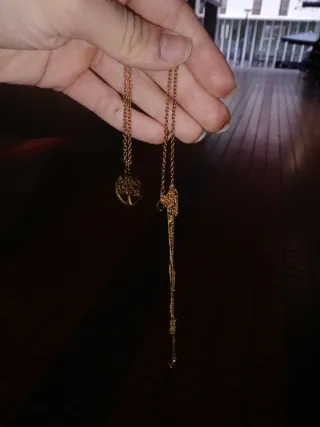 Cadena de oro con colgante árbol de la vida