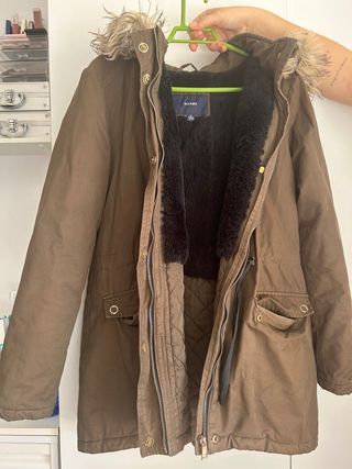 Chaqueta Kiabi con capucha de pelo Talla M