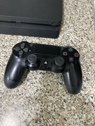 PS4 (PlayStation 4) Negra.