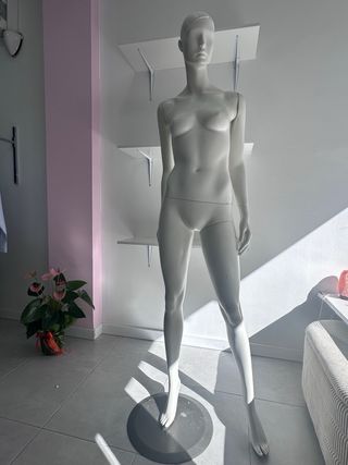 Maniquí de mujer blanco