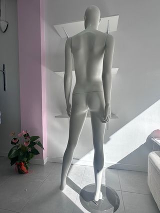Maniquí de mujer blanco
