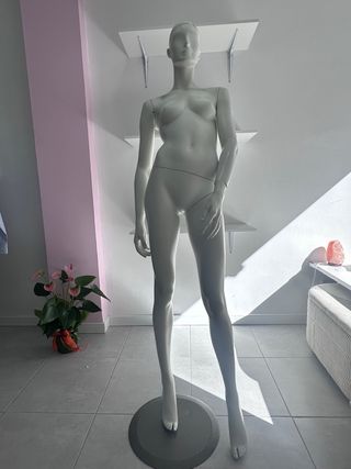 Maniquí de mujer blanco