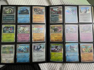 Álbum lleno de cartas Pokémon tcg
