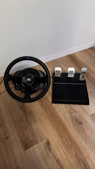 Thrustmaster T300 + Pedales