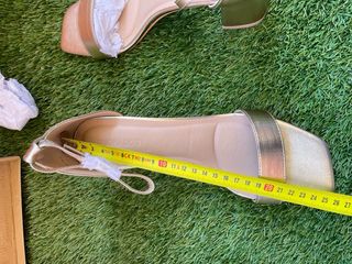 Sandalias doradas tacón fiesta mujer