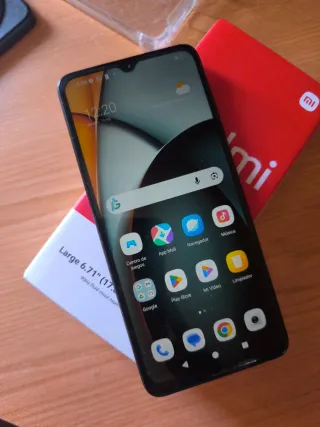 Redmi A3 - Como Nuevo (+4 fundas).