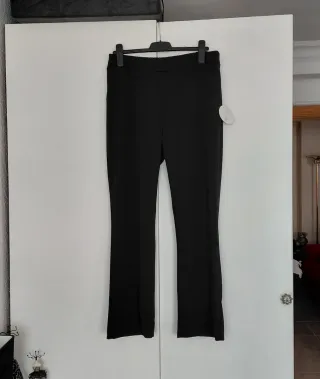 Pantalón malla acampanado negro