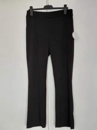 Pantalón malla acampanado negro