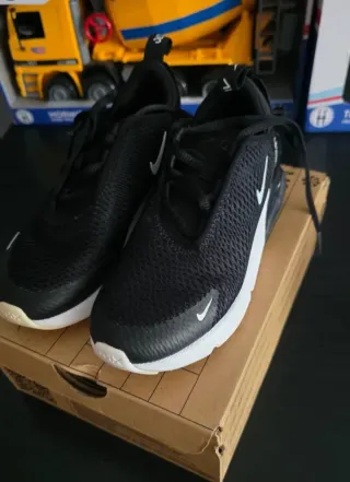 Zapatillas Nike Air Max 270 Talla 32