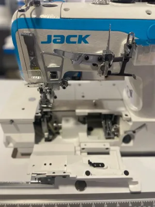 Máquina de coser JACK Overlock
