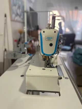 Máquina de coser JACK Overlock