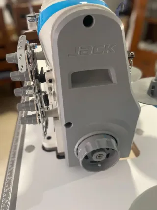 Máquina de coser JACK Overlock