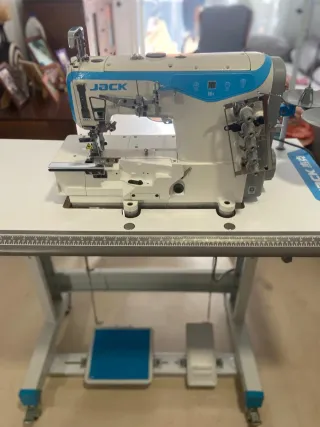 Máquina de coser JACK Overlock