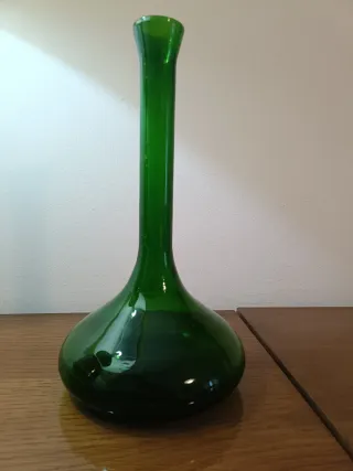 Vaso o decanter in vetro verde