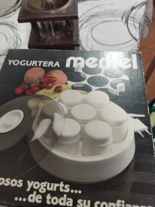Yogurtera Merkel con 7 tarros