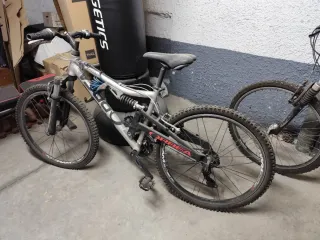 Bicicleta adolescente para restaurar