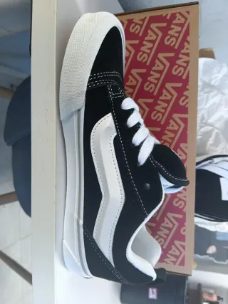 Zapatos Vans Knu Skool sin estrenar de talla 37