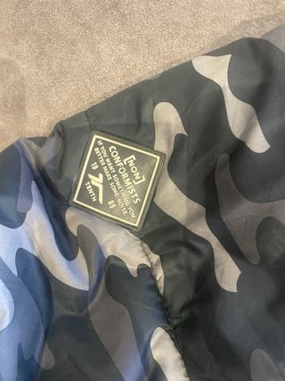 Abrigo Camuflaje Negro y Gris