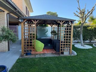 Pérgola de madera natural