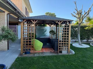 Pérgola de madera natural