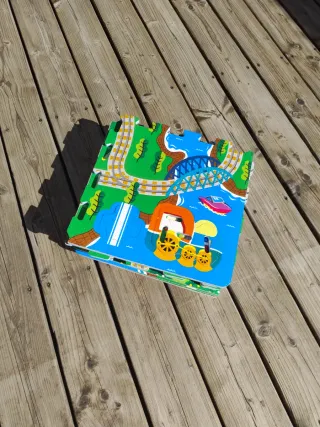 Puzzle infantil suelo tren y puente