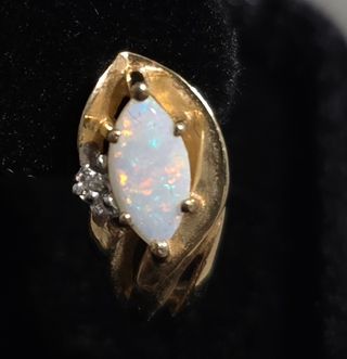 Pendientes Oro 10K Ópalo 0.65ct y Diamante