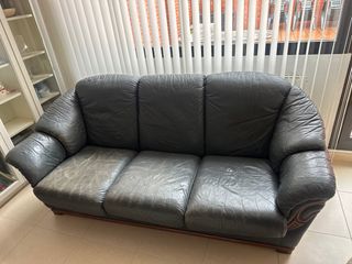 Sofá de cuero gris de 3 plazas