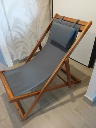 Hamaca de madera y tela gris