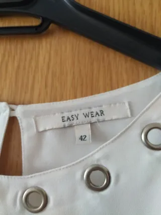 Blusa Easy Wear blanca sin mangas