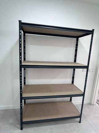 Estantería de hierro y madera