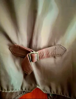 Chaleco de piel auténtica marrón. Unisex.