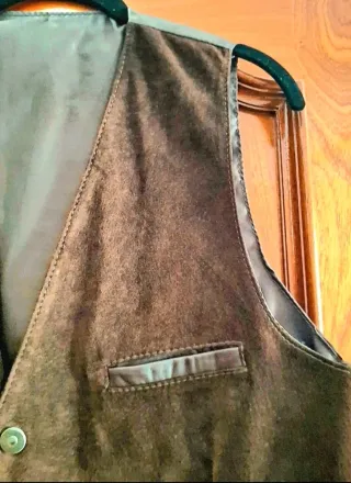 Chaleco de piel auténtica marrón. Unisex.