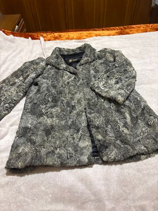 Chaquetón de Astracán Gris como una pluma. No pesa