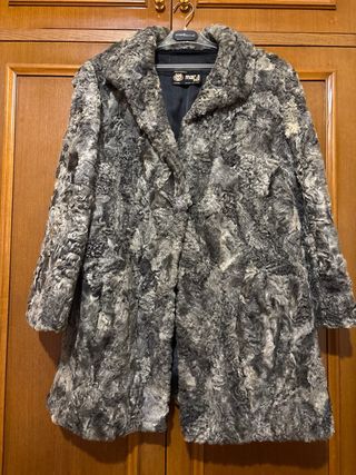 Chaquetón de Astracán Gris como una pluma. No pesa