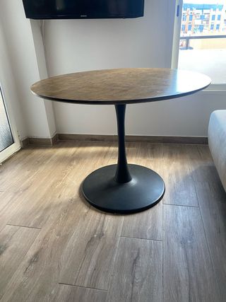 Mesa comedor y 4 sillas