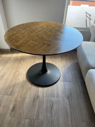 Mesa comedor y 4 sillas