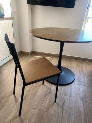 Mesa comedor y 4 sillas