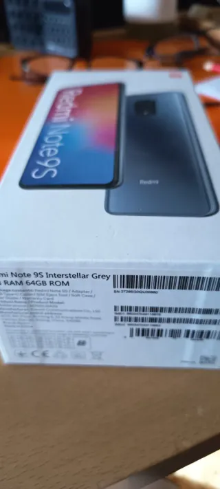 Xiaomi Redmi Note 9S, en su caja.