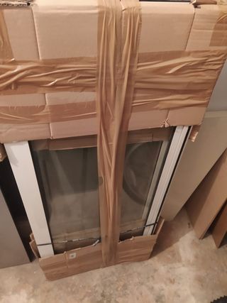 Ventana aluminio blanca 100x120cm con persiana